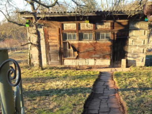 hier sieht man das hüttchen von ausen